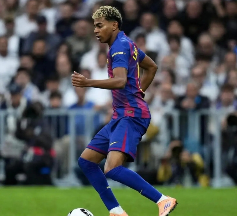 感觉他太浮躁了！这小年轻心态不沉稳，真该学学C罗和梅西的职业精神。说亚马尔能达到