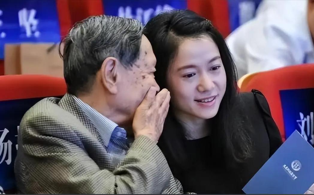 权威媒体发声了，杨振宁真的逝世了。昨天，就有关于杨振宁逝世的消息传出来，不过都