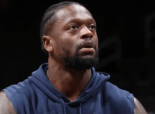 NBA常规赛，森林狼139-106大胜雄鹿。本场比赛，森林狼队球员朱利叶斯-兰