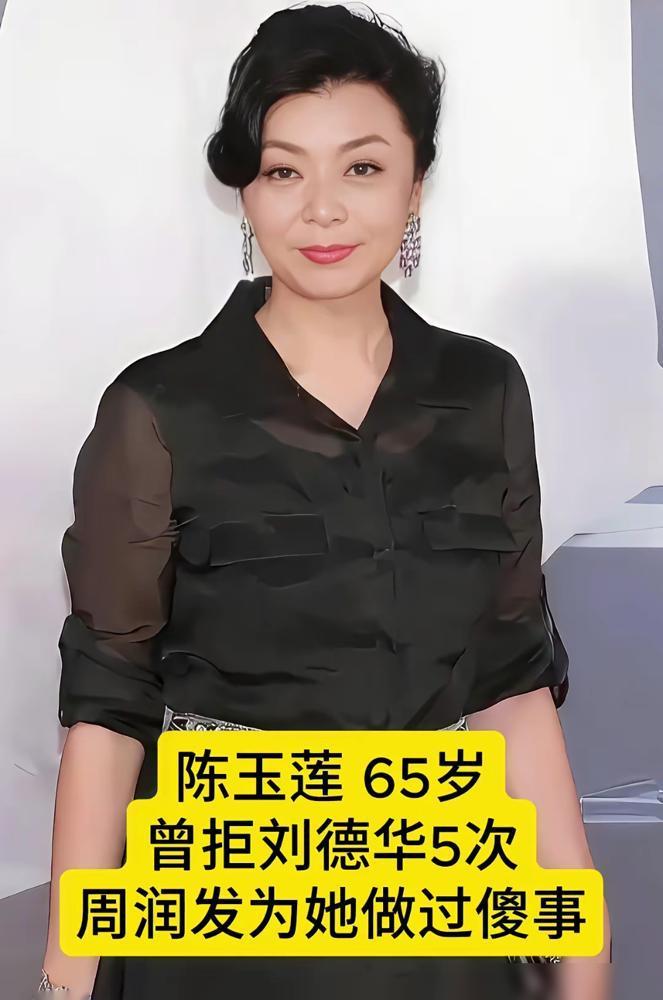 8年拒婚8次，眼看男友娶了别人，那个38岁的“小仙女”终于把头埋进沙发痛哭。