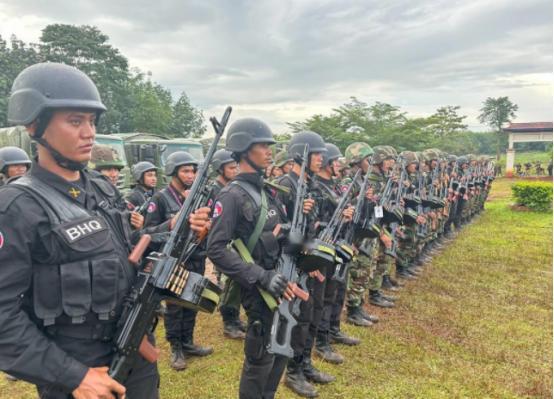 柬泰冲突再次开火，柬埔寨最不怕打山地丛林近战。柬埔寨精锐部队都是清一色，81式轻