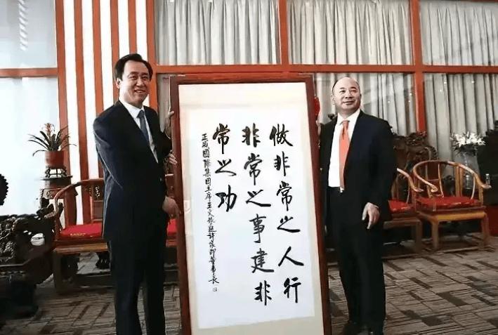 很多人总觉得，网上流传的许家印奢靡生活，大多是夸张炒作、刻意抹黑。但扒开真实细节
