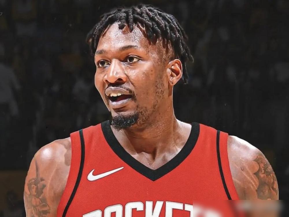 他半场8分，却让湖人管理层脸都绿了！那个男人真会‘扎心’！你在湖人看他，场