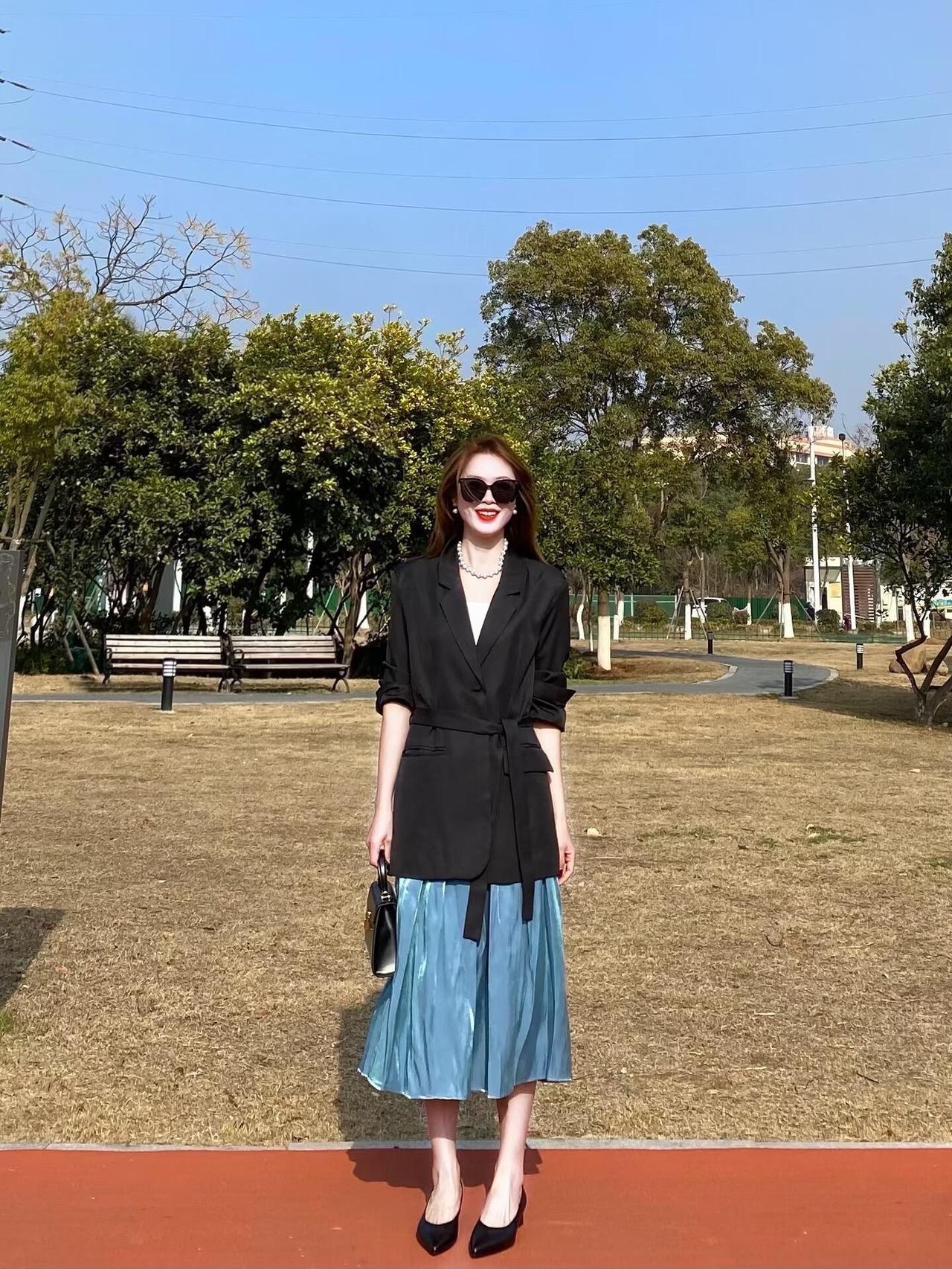 超多实用早秋穿搭！这几组日常look太有参考价值，兼顾通勤、出游多种场景。有干练