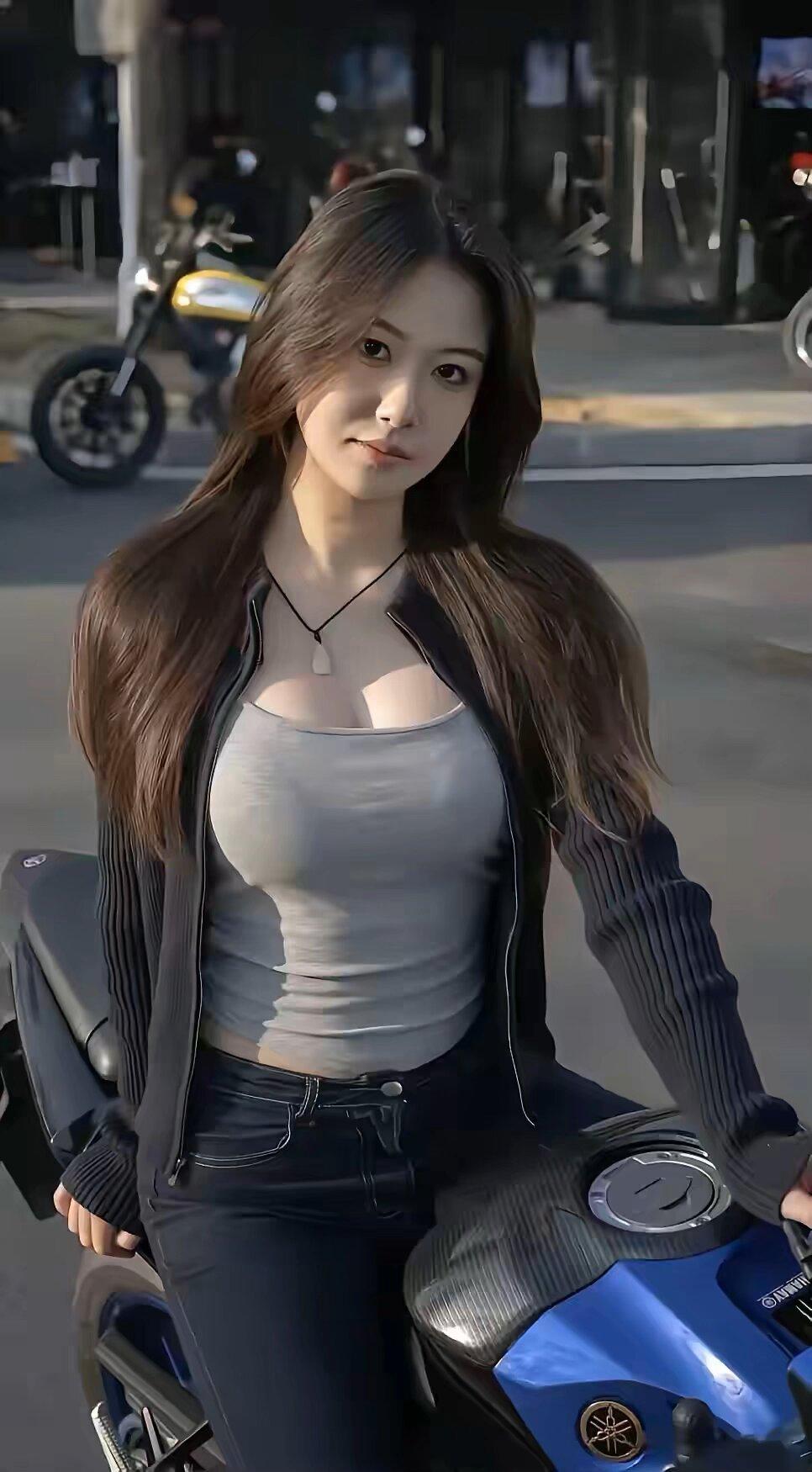 几乎所有女人，爱上一个男人，都是七分看长相，三分凭感觉多少女人第一眼就输了。