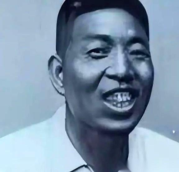 “我在西安待过。”就这六个字，1951年的审讯室里，空气瞬间就凝固了。对面的