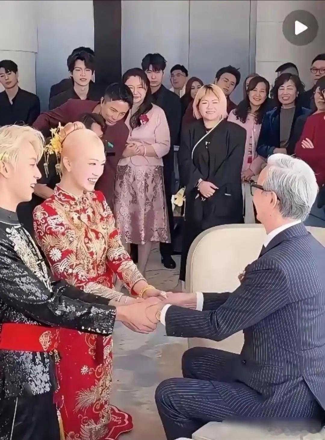 应该不止我一个人会看成光头新娘吧​​​
