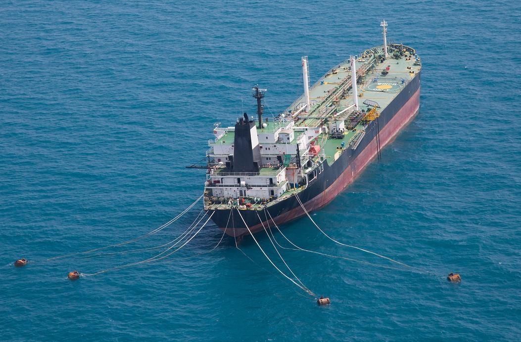 印度怒了：我的船你也打？当晚，印度外交部紧急召见伊朗驻印大使穆罕默德·法塔利