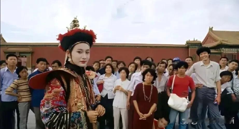 她的气魄不是谁都能比的，如果当年不出国，会更火，你信不