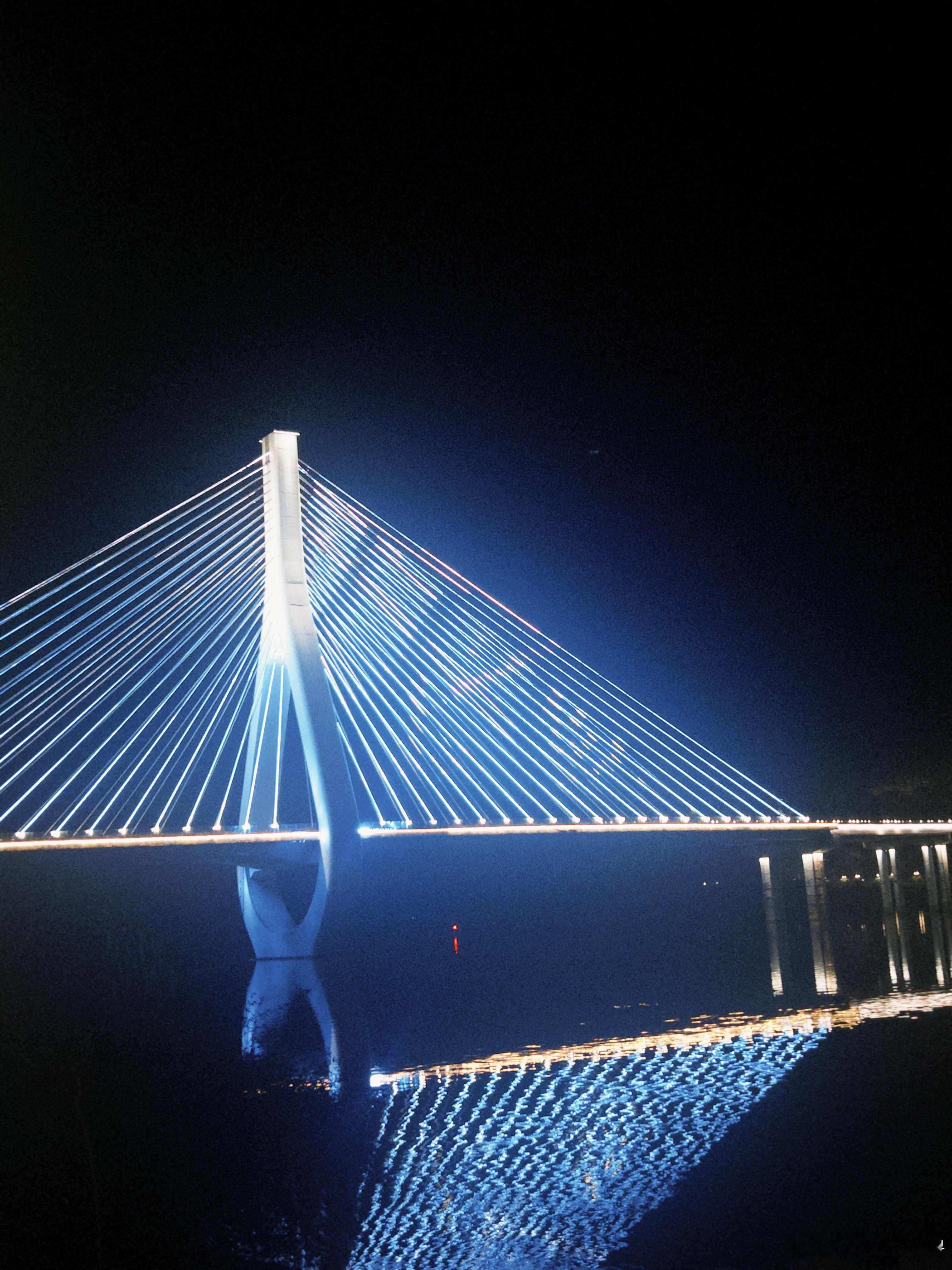 吃夜宵回来了～路上还有三处查酒驾～爽歪歪啊～班主任发信息喊不要担心