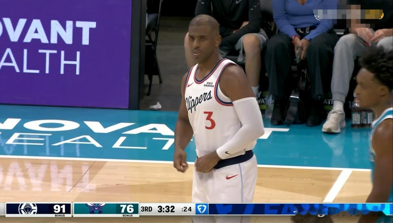 快船老将保罗的投篮真是太糟糕了！在今天快船客场以131：116击败黄蜂的比赛中，