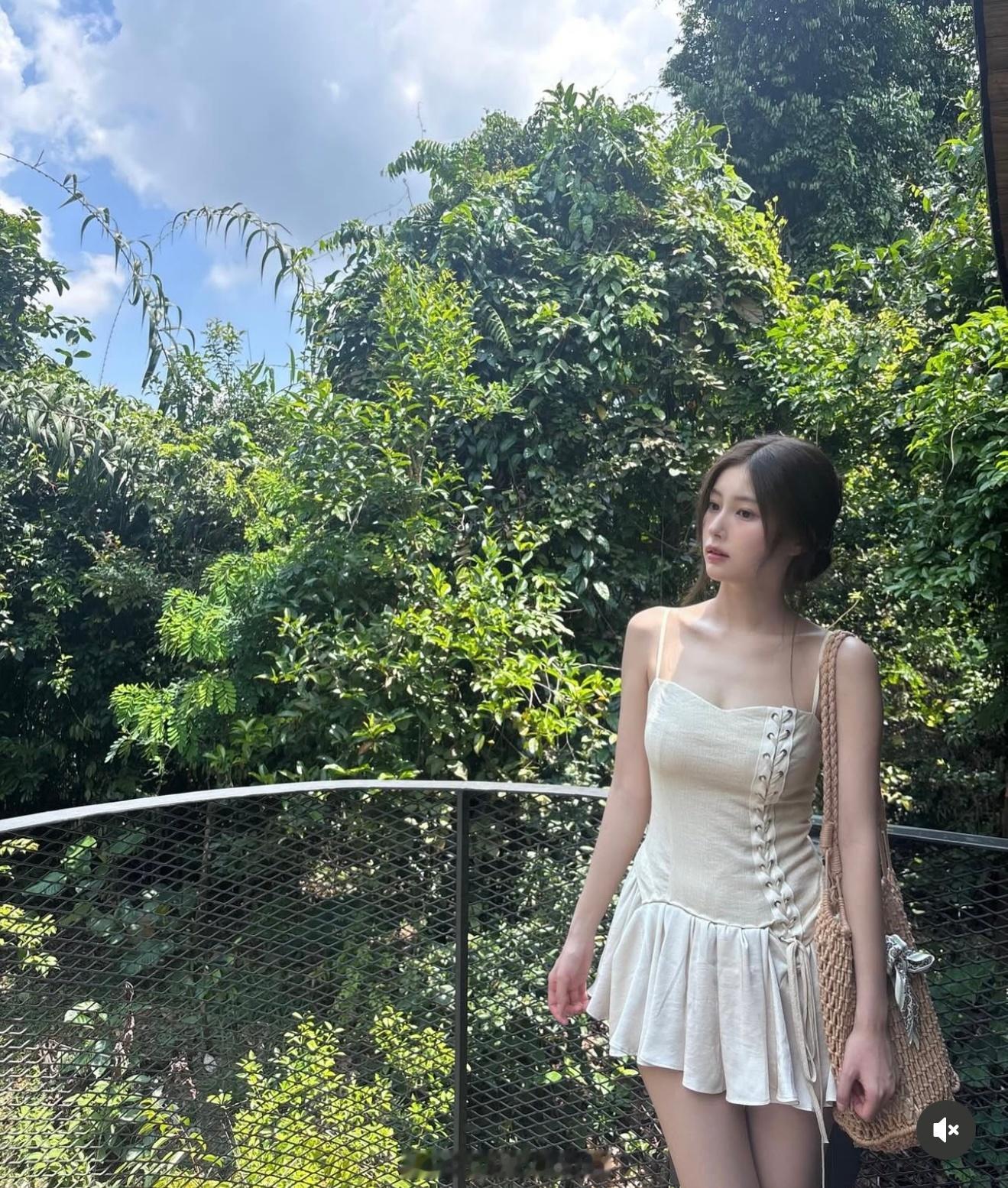 姜惠元姜惠元📷特别会拍照，表情管理的姜老师​​​