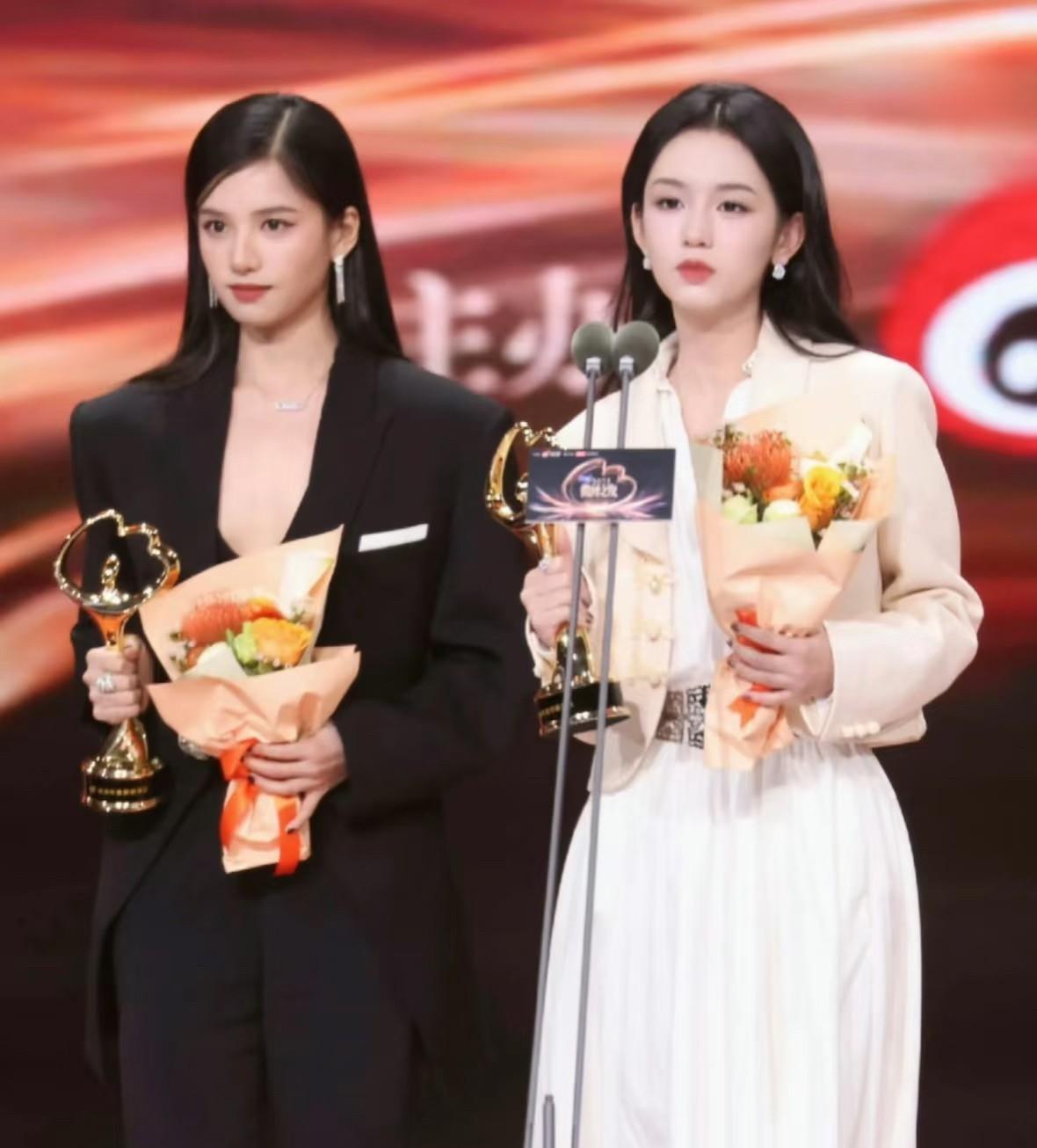 张婧仪和周也关系揭秘：同框互动少背后的真相总有人说张婧仪和周也长得像，二人同框
