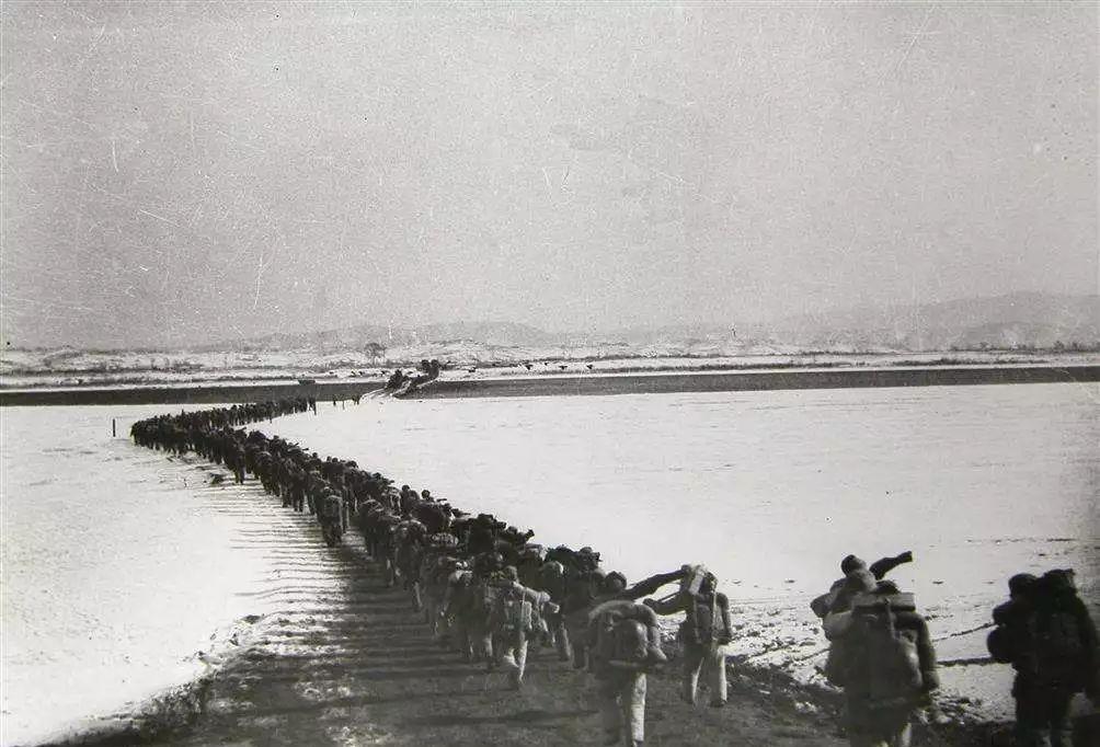 毛岸英1950年在朝鲜英勇牺牲，珍贵生前影像2020年首次公开，让无数人潸然泪下