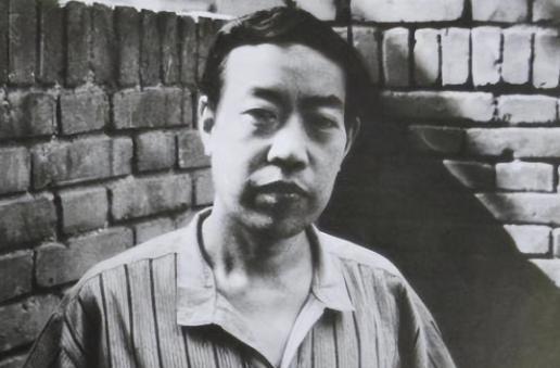 1996年，44岁的贾平凹娶了17岁的女护士郭梅，洞房前，贾平凹却突然神色慌张，