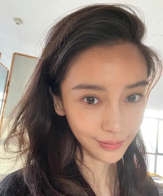 识别婚恋中彼此的真心，只有爱的重复性行为才是真的，语言很多都是装饰。黄晓明与杨