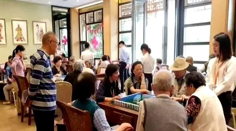 我在打麻将时输了23万，结果老公打了我几个耳光，还一脚踹倒在地把我的脸弄破了！