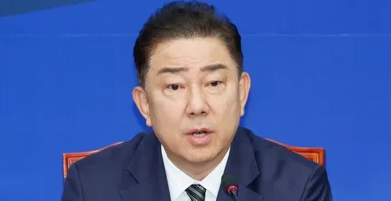 18日韩国共同民主党正通过向特别检察团队、法院及矫正当局施压，全力阻止尹前总统获