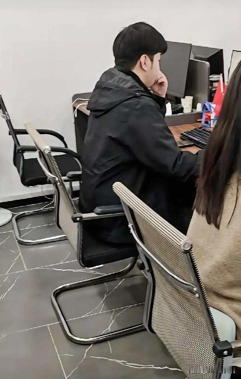 今天结合亲身经历给大家聊一个公司应对仲裁的套路吧：其实公司也知道，很多劳动者仲裁