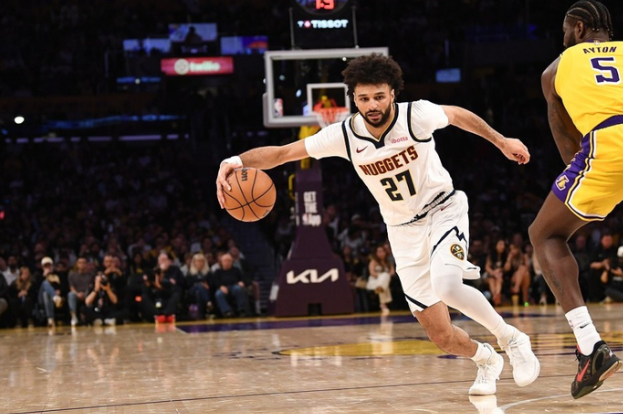 掘金对阵湖人虽然被绝杀，但整场比赛看下来，始终感觉掘金是实力更强的那一支球队。