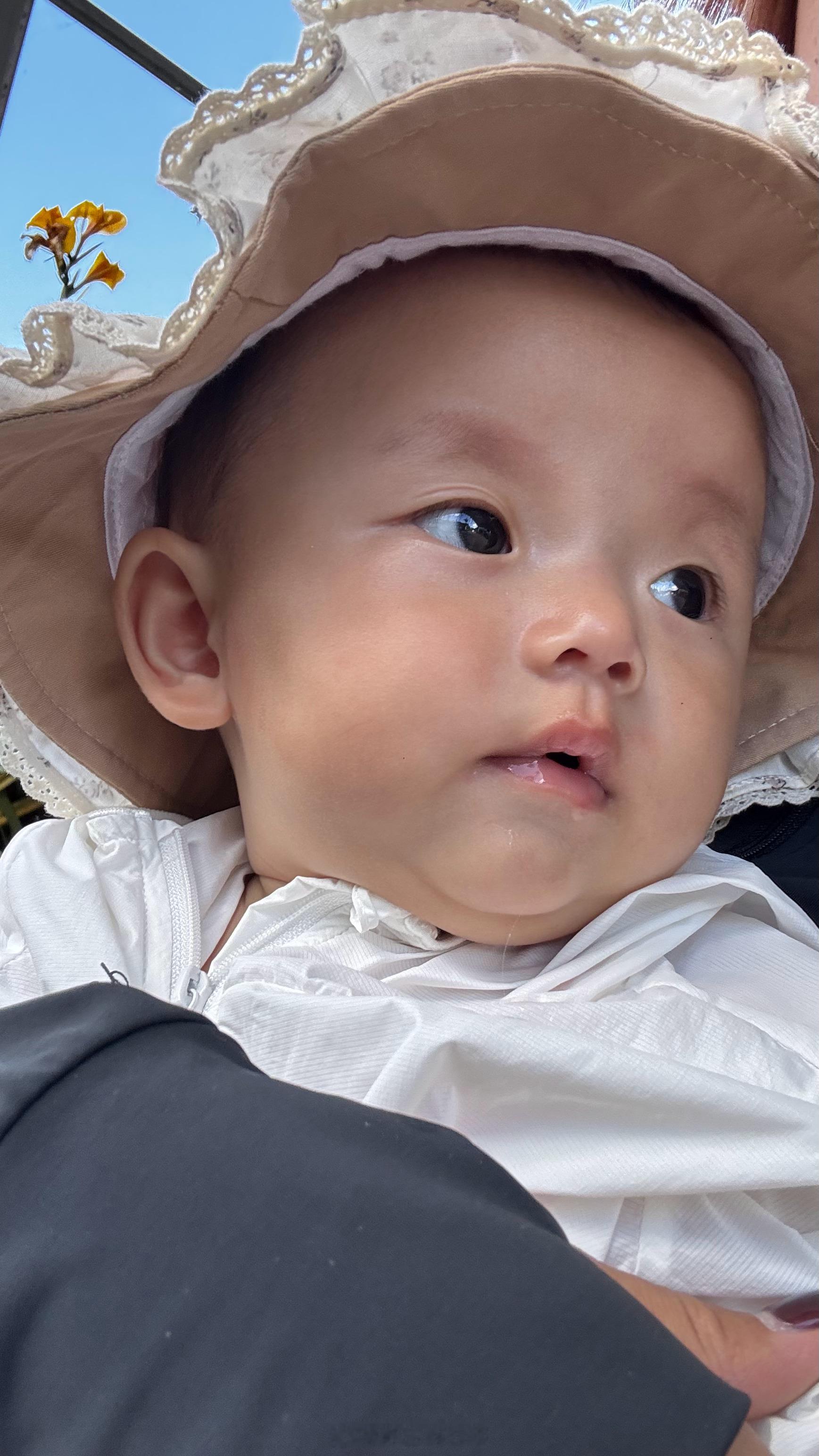 开心果小姨传来的小手办想女儿的每一天​​​