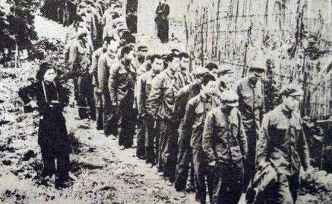 1979年5月，交换俘虏工作完成，广州军区司令许世友上将专门下令：“把连长、指导