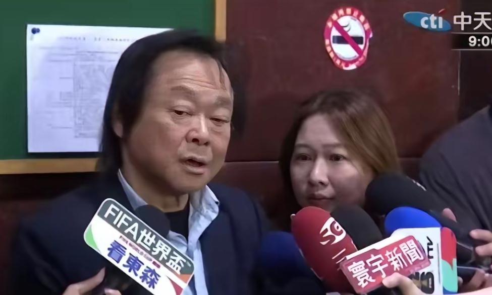 王世坚把炮火指向张凌赫。针对张凌赫在海峡论坛演讲时喊话两岸同根同源，应该多交流。