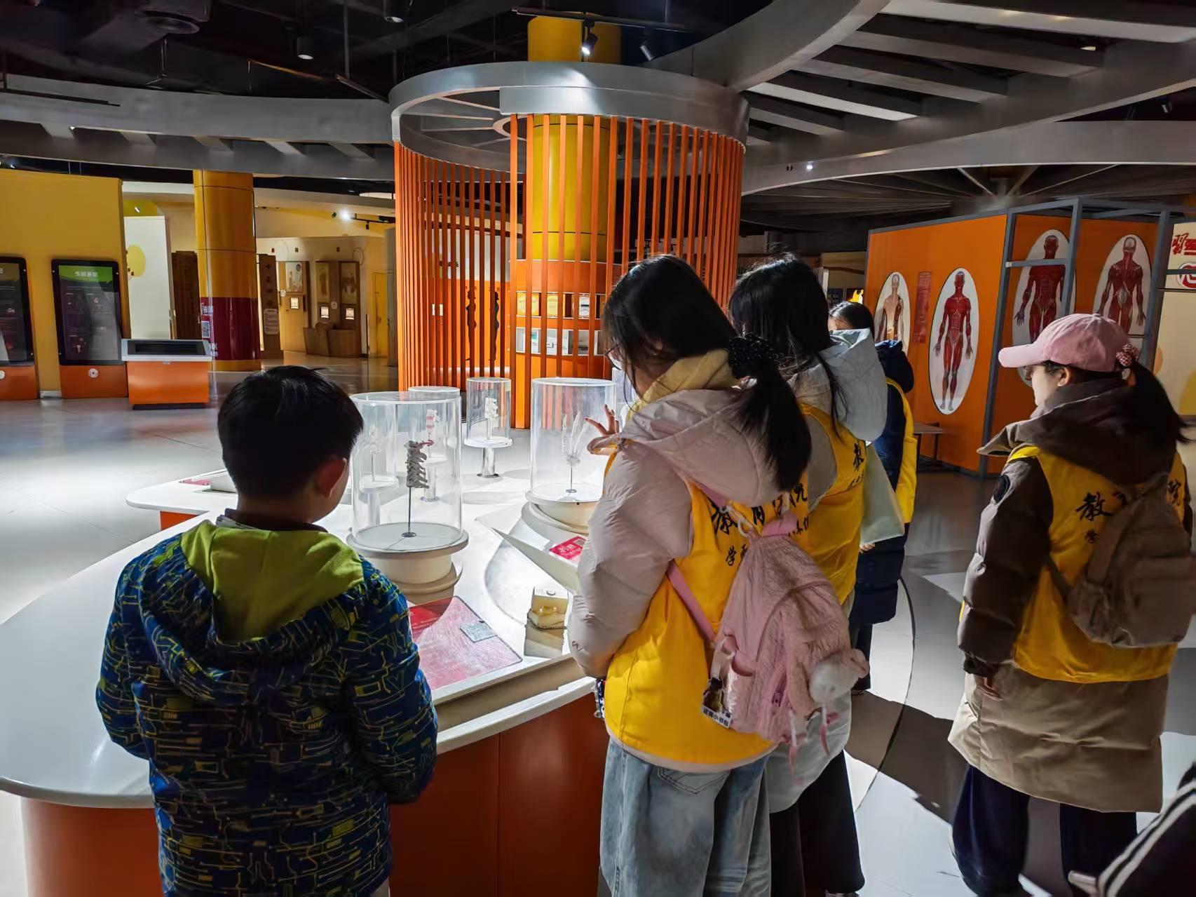 秦岭笑谈志愿护航幼小衔接，青春筑梦科学启蒙曲阜师范大学大学生寒假社会实践为践行