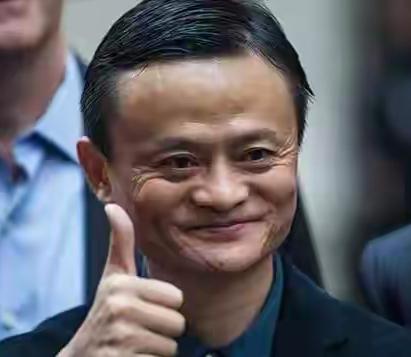 看面相他是外星人派到地球来的大使；长的很丑却魅力十足，个子不高却让人仰视；暧