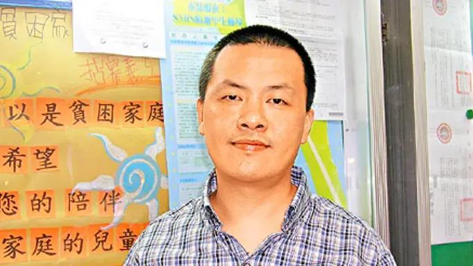 马景涛的生活真的是混乱不堪。除了婚姻跌宕起伏以外，还有一个不得不说拖累他的弟弟。