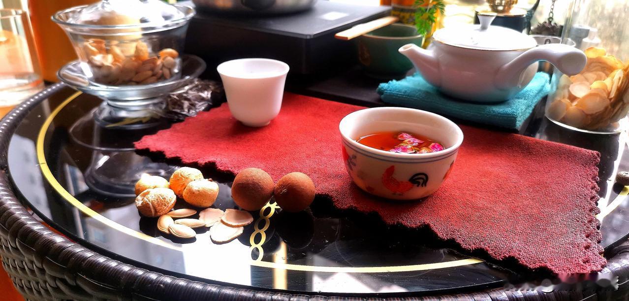 中医说湿寒无论老少，湿寒重要。中医学认为在人体之中，寒久必湿，