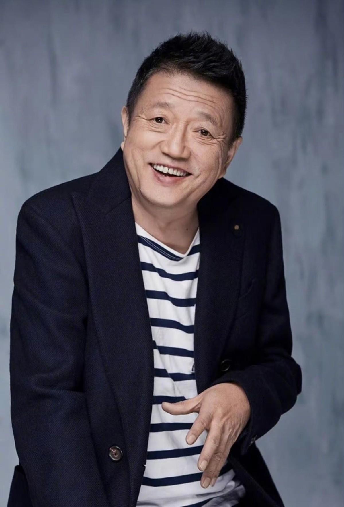 秦焰走了，72岁，没上热搜头条，却让无数观众心里咯噔一下。很多人压根叫不出他的