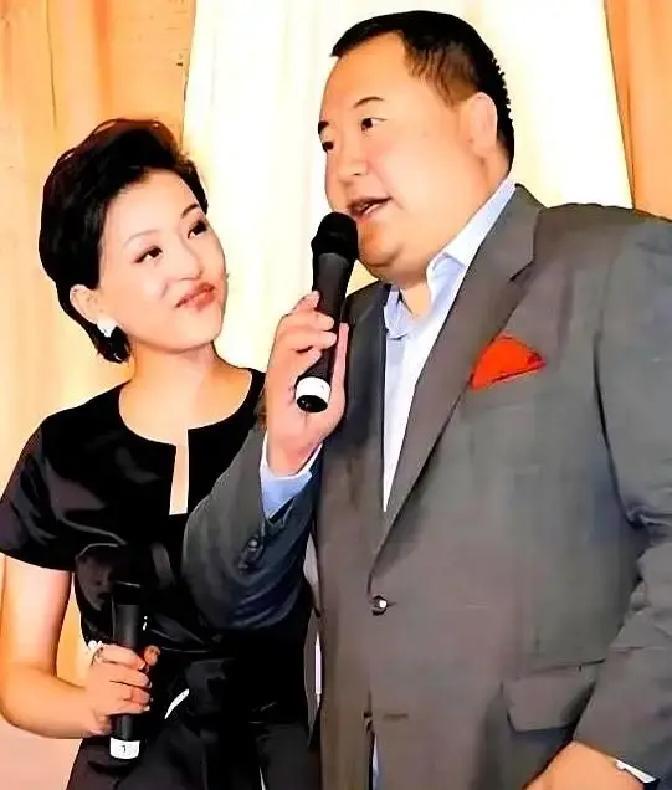 22岁央视主持，3年后亲手拆婚月薪两千的银行老公，和纽约回来的她，连新闻联