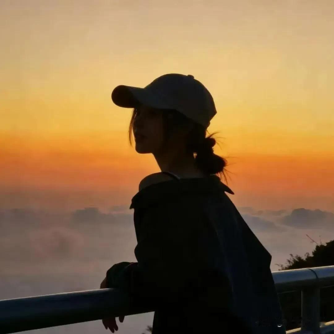 发现没有，只要你不伺候老公，那最后伺候他的人，一定是他自己。生活里很多