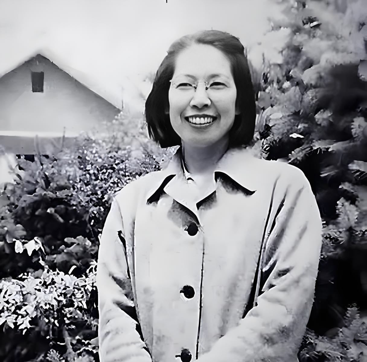 她曾是军统特务头子的爱人，后嫁给开国上将的外甥，建国后官至正厅级。民国时期，有这