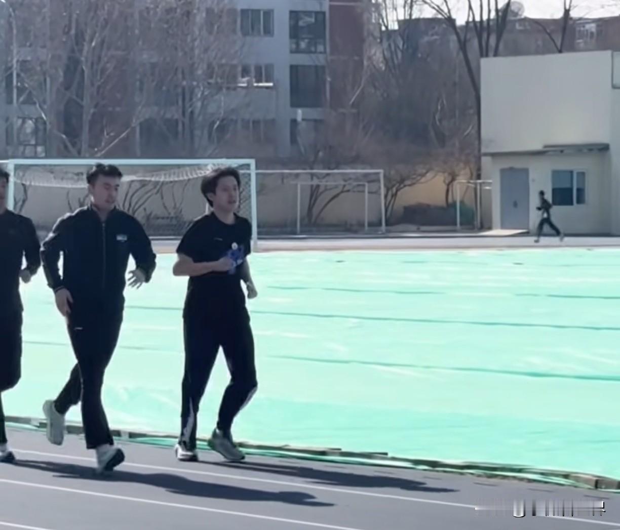 真没想到！原以为亚洲杯刚结束，楚钦莎莎他们可以休息一下了！谁知又在艰苦训练中