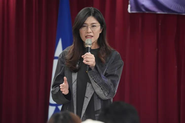 郑丽文想来北京你们想说啥郑丽文最近接受采访不断释出要来大陆访问的信息她的