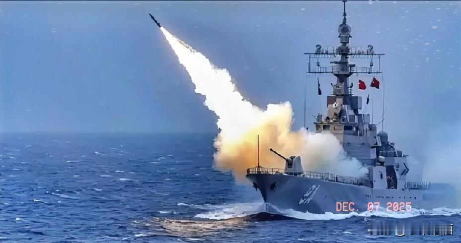 实锤！日本这是在玩火12月7日，中国海军官方通报：日机3次抵近辽宁舰，中方伴