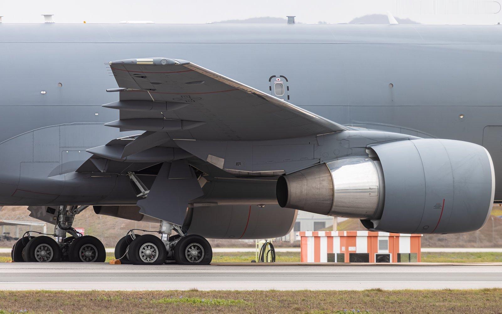 🔻之前报告美军向中东调动出现了延误，因为西班牙莫龙基地的一架KC-46A加