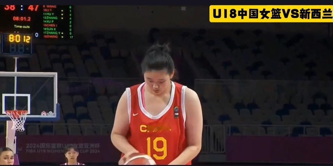 中国女篮在女篮世预赛中遭遇了怎样的挑战？为何半场竟会出现如此大的分差？在女篮世