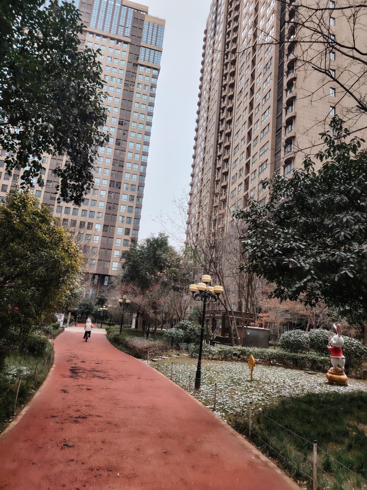 古人云“苛政猛于虎”，现代人则感慨“补课费猛于虎”。有网友称自己坐标沈阳，孩子初