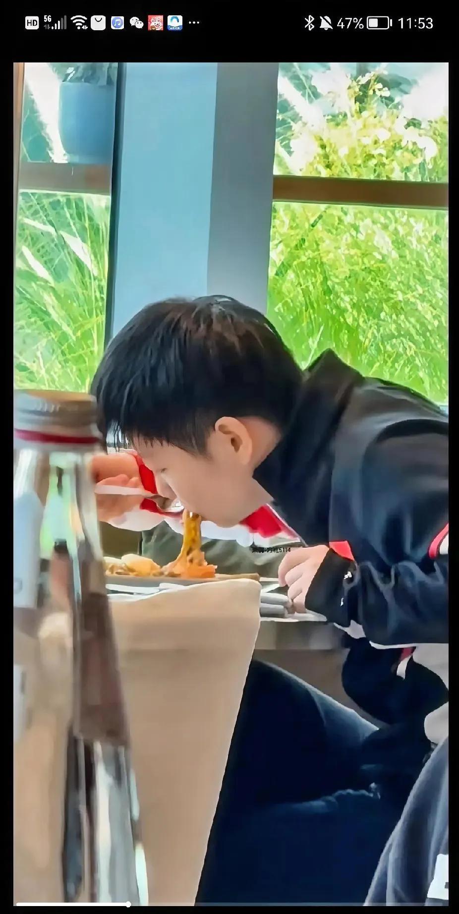 被孙颖莎干饭香到了！希望莎宝吃嘛嘛香，活力满满继续在赛场发光～也想跟着来一碗