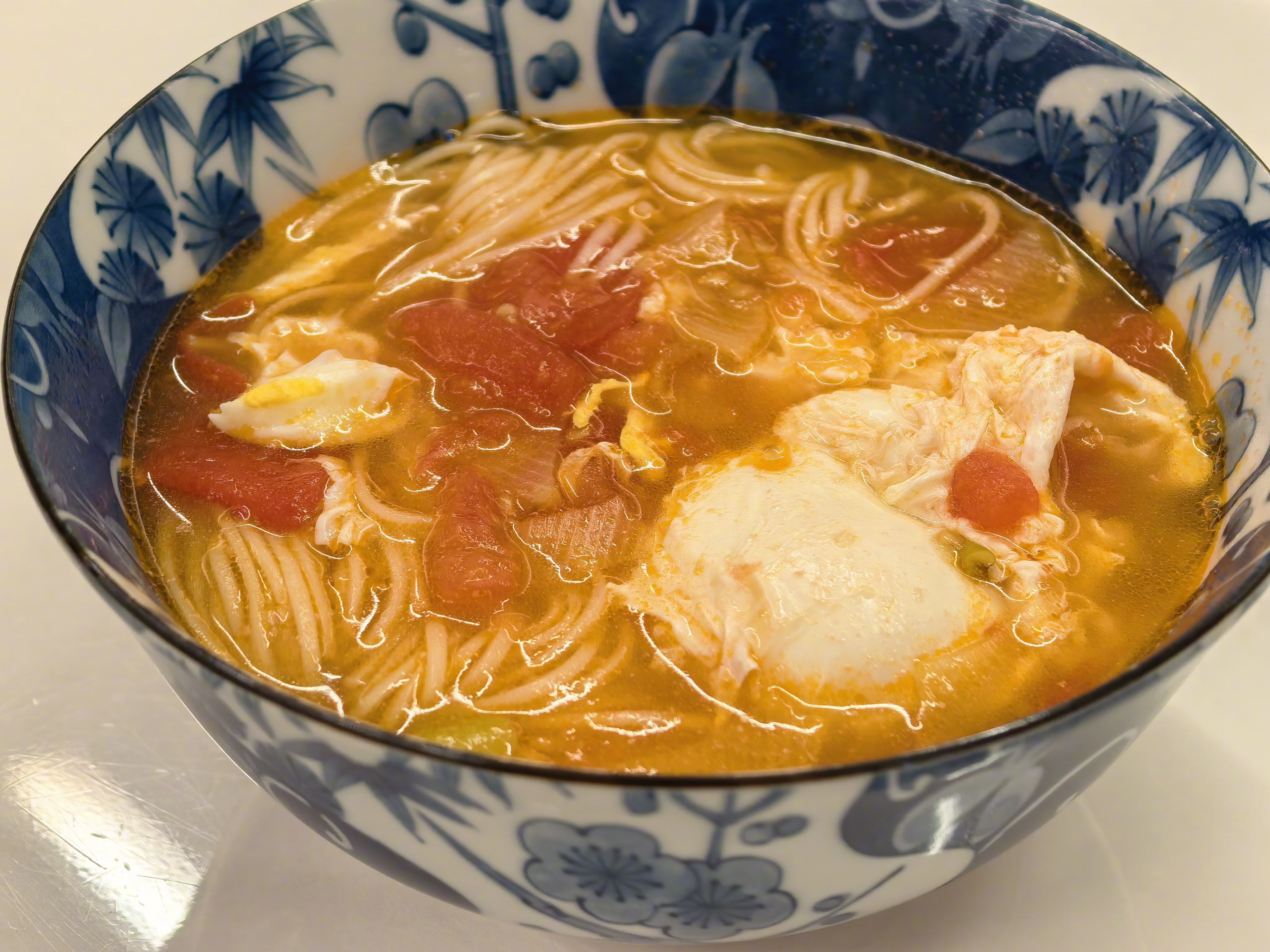 给闺女做了她最爱吃的西红柿面，送去坐校车，上班。