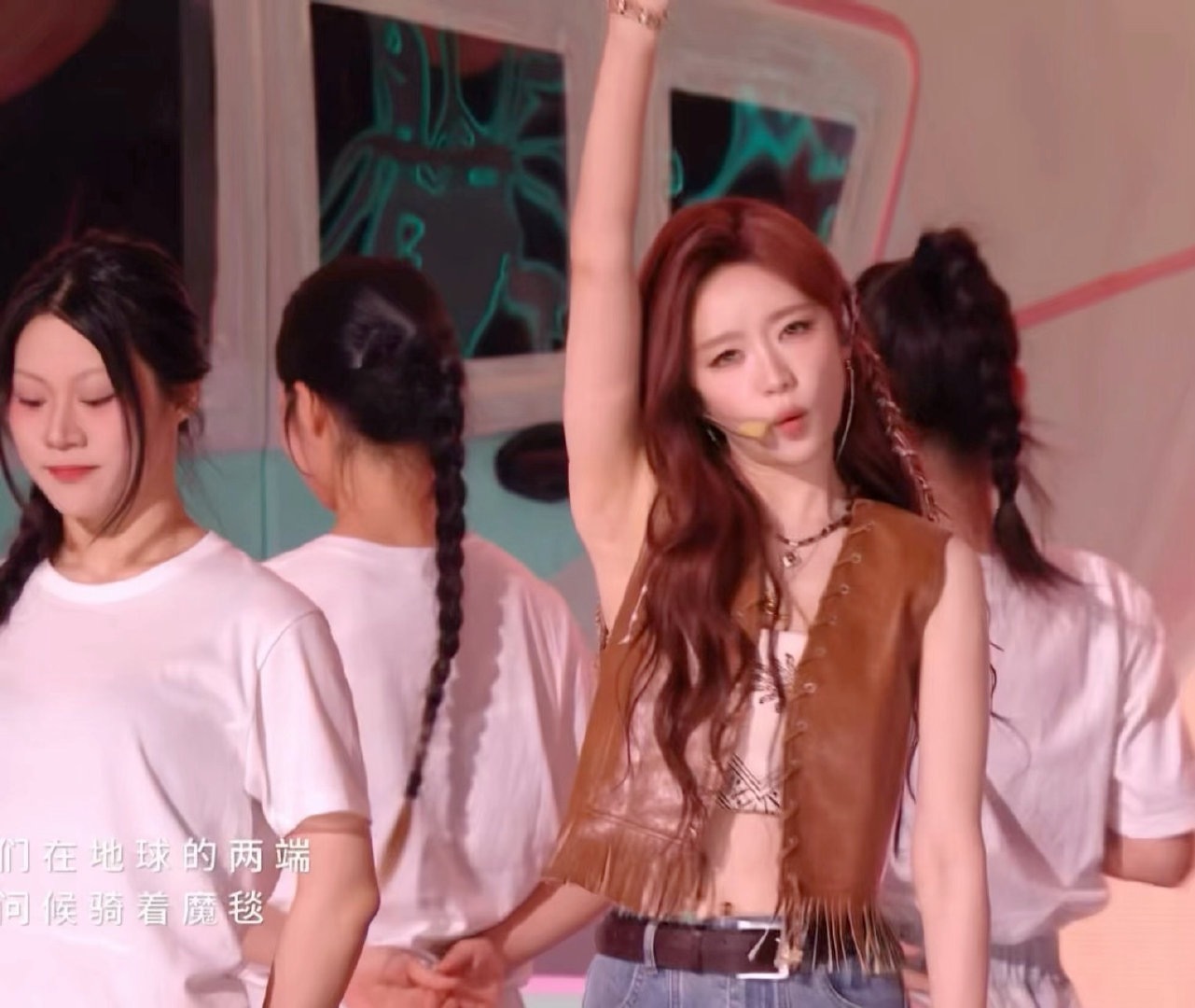 张慧雯叽里咕噜唱什么呢张慧雯没偷摸骂我两句吧莫名被这段碎碎哼唱戳中萌点，松弛自