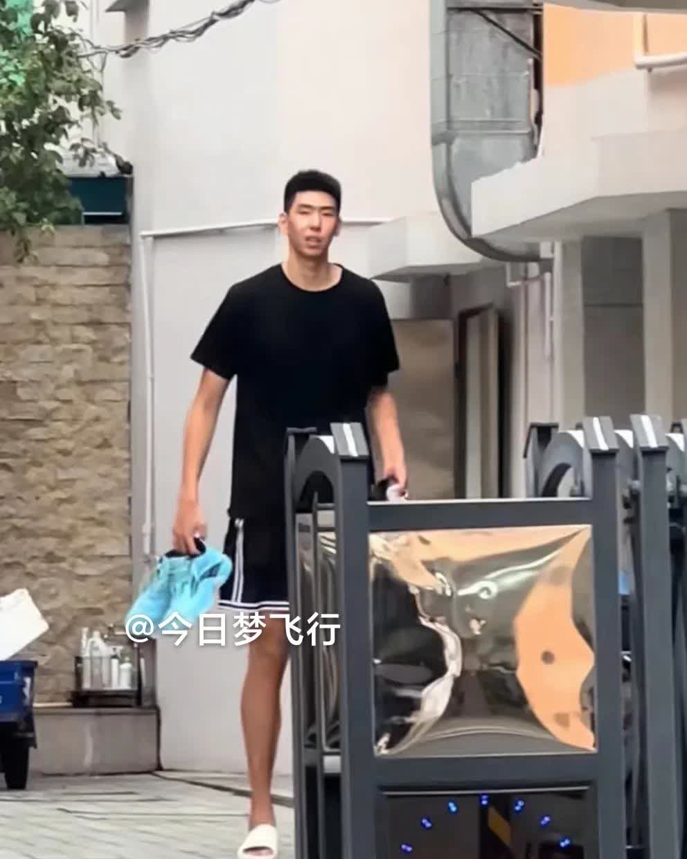 徐昕目前正与广东宏远队友黄明依、李奕臻参加郑永刚指导执教的U22广东全运会男篮的