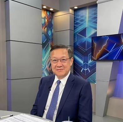 最近台湾时事评论员介文汲的一番话，狠狠戳中了两岸很多人的心。他对着镜头态度坚定地