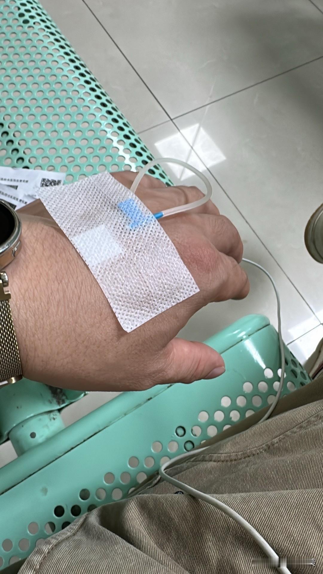 不知道什么原因导致有了结石这个顽疾，很多年前在老家就疼过一次，是在土郎中那里搞了