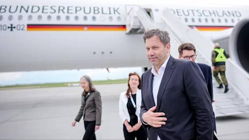 2025年11月16日，德国财政部长克林拜尔与代表团一同从柏林飞往北京，开启了他