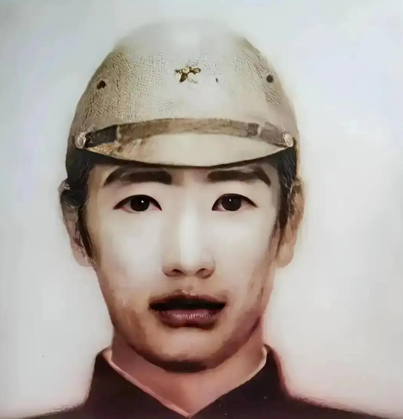 1943年5月，日军中将楠本实隆，跑到黑龙江富锦的五顶山，进行巡视。山道太窄，只