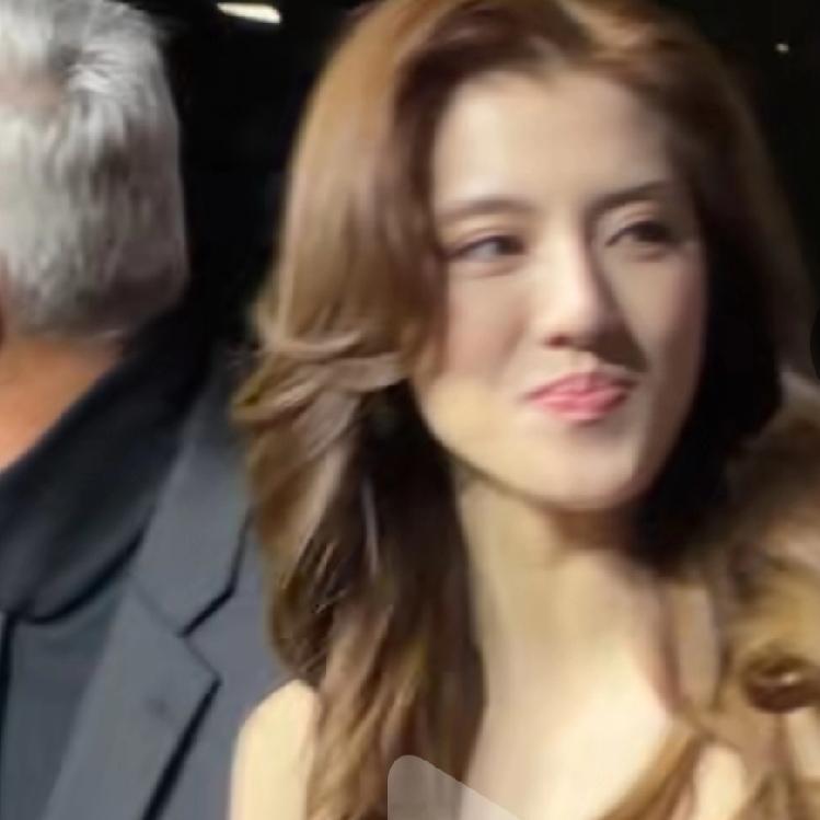 哈哈哈，头一回看见吴千语表情管理失败，能让吴千语挂相，娜然也是个人才。吴千语